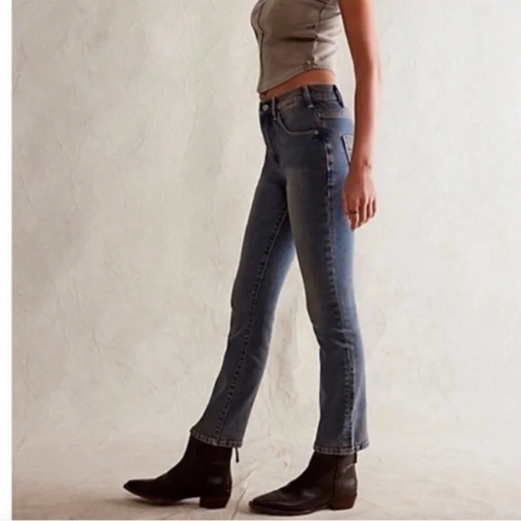 NWOT Free People We The Free Low Maintenance Mid-Rise Cropped Boot Jeans Size 29 - Picture 2 of 9